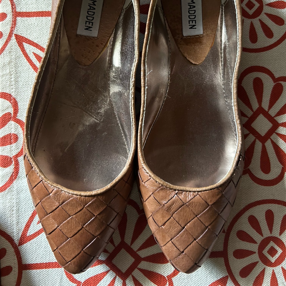 Steve Madden Leather Woven Pointed-Toe Flats in Cognac Brown size 7